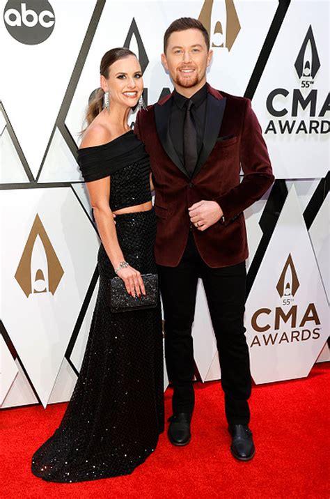 Photos: CMA Awards 2021 red carpet looks – WSB-TV Channel 2 - Atlanta