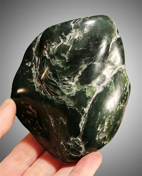 4 inch dark green, ocean polished nephrite jade | Piedras y cristales, Rocas y minerales ...