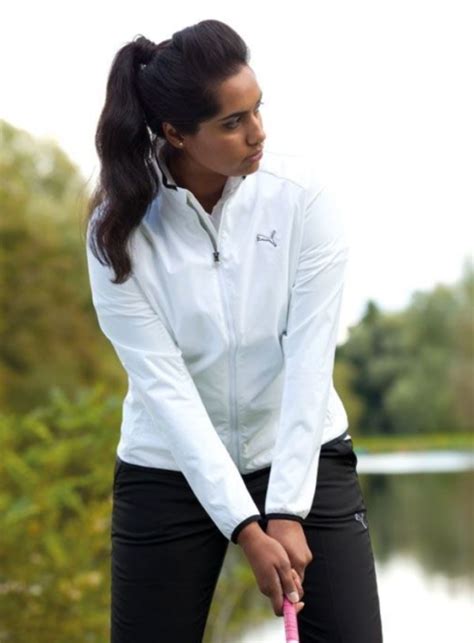 Women’s Golf Attire Guide For Cold Weather – What To Wear In Winter - The Expert Golf Website