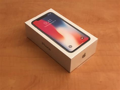 iPhone X: Unboxing + comparison photos