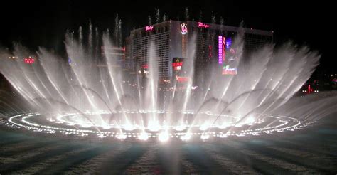 File:Bellagio fountains night.jpg - Wikipedia