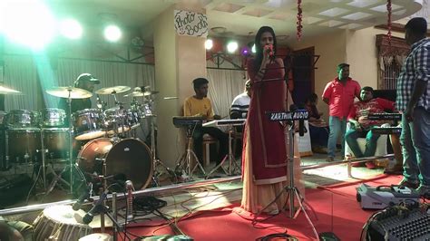 Chinna chinna vanna kuyil song super singer priyanka singing - YouTube