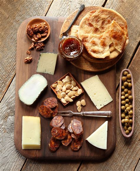 Spanish cheese board. Yum! | Tapas recipes, Food, Charcuterie and ...