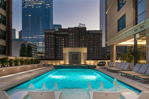 Best Apartment Pools in Houston