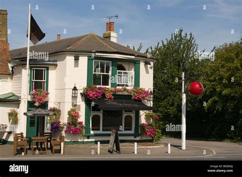 The Long Hop Public House Meopham Kent Stock Photo - Alamy