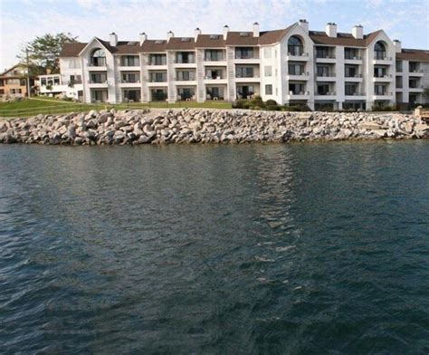 Edgewater Inn- Charlevoix: 2022 Room Prices, Deals & Reviews | Expedia-AARP.com