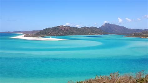 Whitehaven beach on Whitsunday island was looking very pretty today [OC] [5312 x 2988] : r/EarthPorn