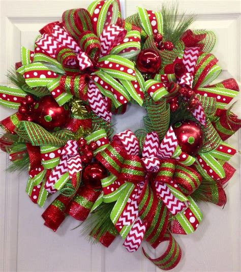 Christmas Mesh Wreath | Deco mesh christmas wreaths, Christmas mesh wreaths, Christmas wreaths