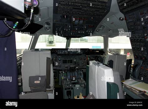 Boeing 747 jumbo KLM airplane cockpit Stock Photo - Alamy