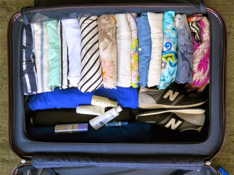 How to Pack a Suitcase - 4 Method & 12 Tips | HireRush