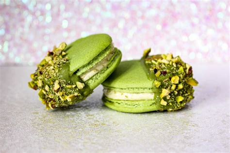 Pistachio Macarons 🥳 : r/macarons