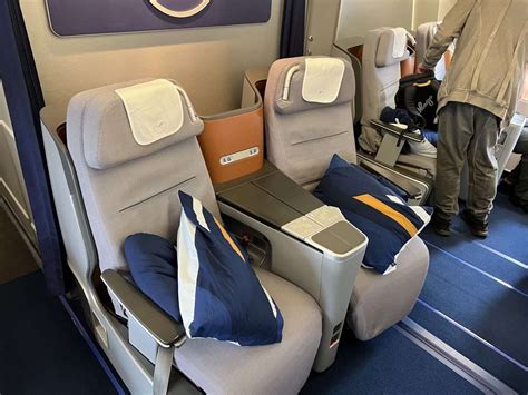 Flight Review: Lufthansa A340-300 Business Class from Frankfurt to New ...