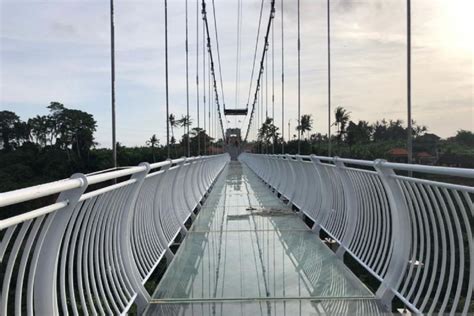 4 Jembatan Kaca Terpanjang di Indonesia, Bikin Jantung Deg-degan