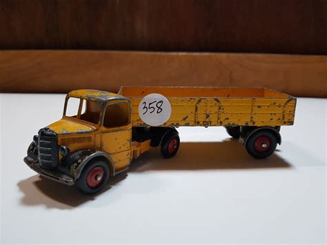 DINKY TOYS TRUCK WITH TRAILER *6" L*