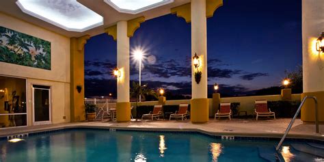 Cocoa Beach Hotel near Cape Canaveral | Holiday Inn Express & Suites Cocoa Beach