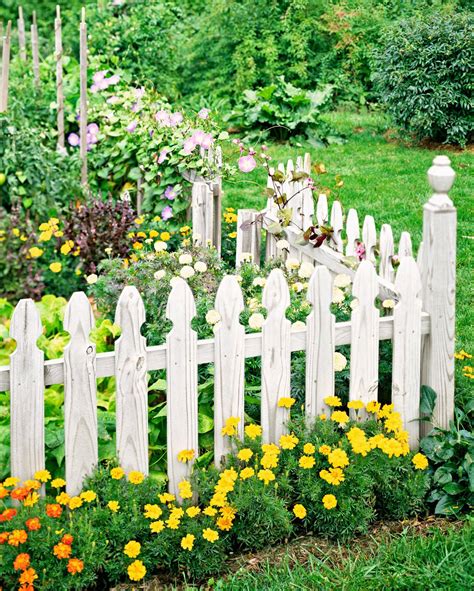 17 Small White Picket Fence Garden Ideas To Consider | SharonSable