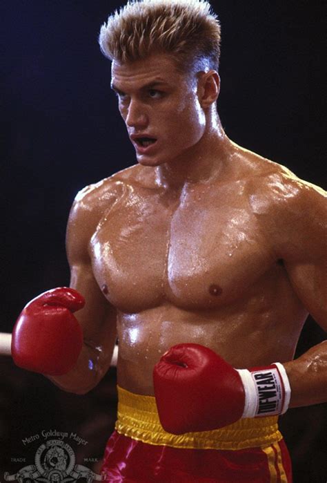 Rocky filminin yıldızı Dolph Lundgren 38 yaş küçük nişanlısıyla tatilde ...