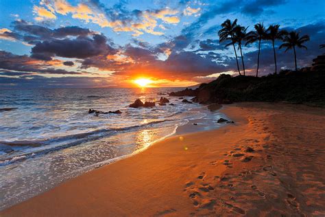 Sunset In Wailea Maui Hawaii by Rob DeCamp