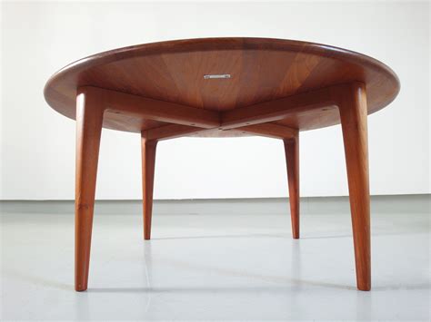 Solid teak Danish Modern coffee table by A. Mikael Laursen, Denmark ca 1960. – Visavu Design