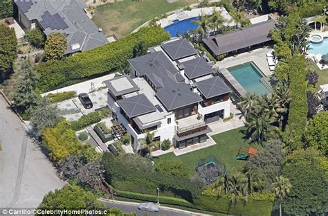 Celebrity News: Matt Damon’s Pacific Palisades Mansion | Celebrity Homes