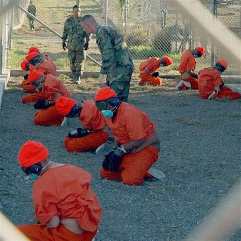 Apelo pelo fechamento da base militar e da prisão ilegal norte-americana de Guantânamo, cujo ...