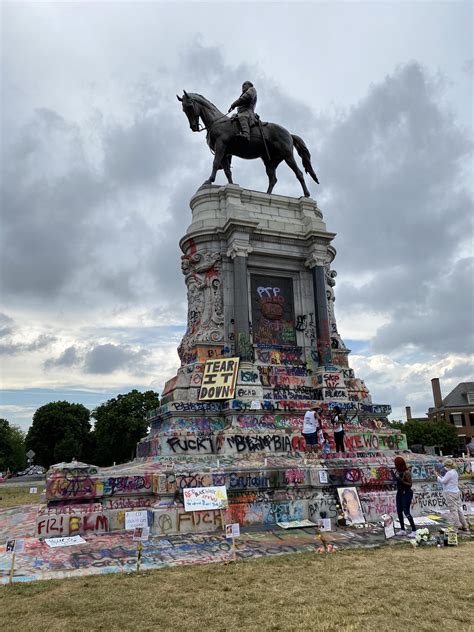 Robert E. Lee Statue @Richmond, VA #BLM : r/pics