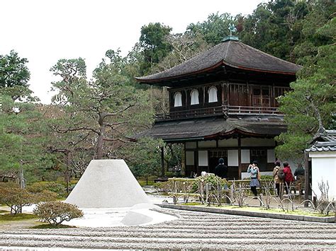 Ginkaku-ji (Silver Pavilion) - Kyoto Travel Tips - Japan Travel Guide - japan365days.com