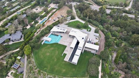 Beyoncé and Jay-Z buy $200M Malibu mansion, set record in California ...