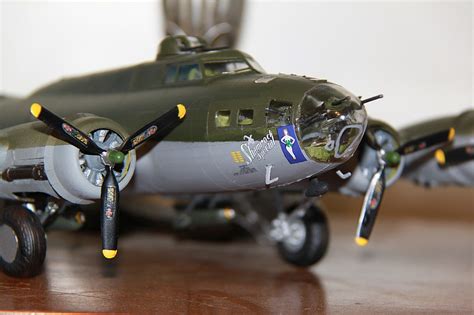 Boeing B-17F Memphis Belle -- Plastic Model Airplane Kit -- 1/48 Scale -- #04297 pictures by Jeff