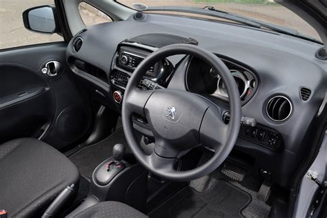 Peugeot iOn (2010-2018) interior & comfort | DrivingElectric