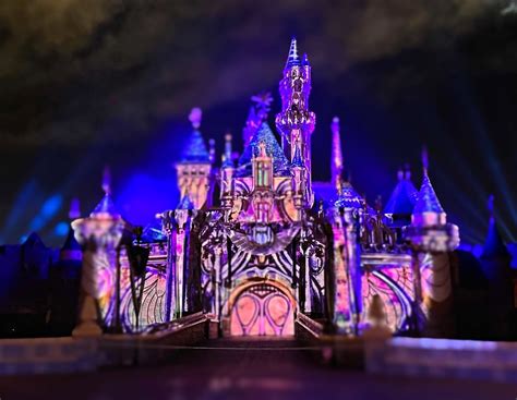 23 Things Everyone Needs To Do At Disneyland In 2023 - Park Savers