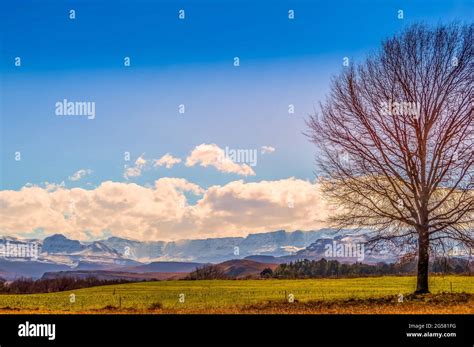 Drakensberg mountains snow hi-res stock photography and images - Alamy