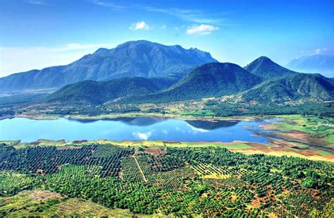 Beautiful, Foggy Kodaikanal Lake