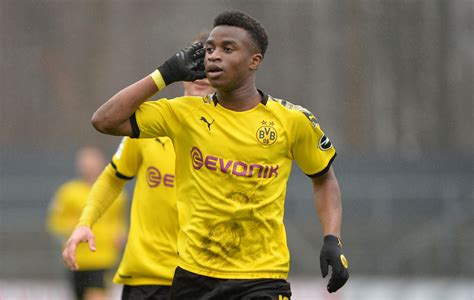 Borussia Dortmund : Les statistiques folles de Youssoufa Moukoko ...