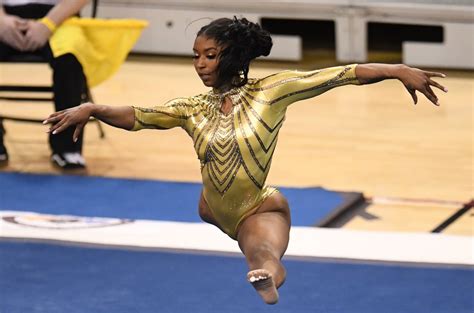 Nia Dennis leads UCLA gymnastics past BYU – Daily Breeze