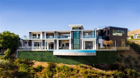 Celebrity Home Builder Lists a Hollywood Hills Spec Home for $28 Million | Architectural Digest