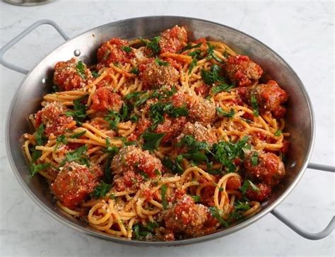 Collezione Bucatini Pasta Recipe with Meatballs | Barilla