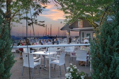 Dog Friendly Waterfront Restaurants in Muskegon, MI - BringFido