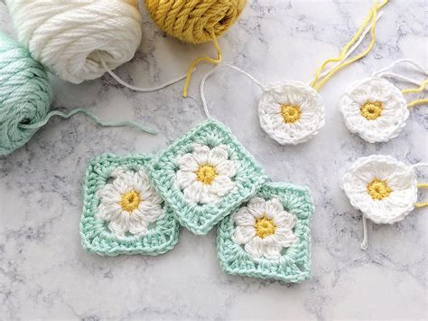 Dainty Daisy Granny Square Motif & Video Tutorial - Just Be Crafty | Granny square crochet ...