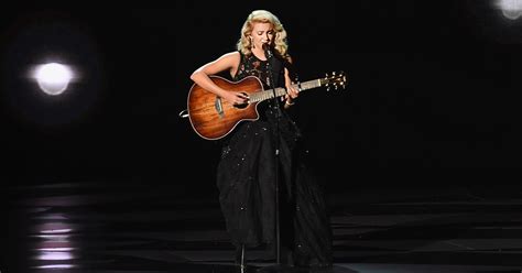 Tori Kelly Performs “Hallelujah” for 2016 Emmys "In Memoriam" Tribute | Teen Vogue