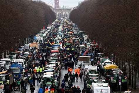 German farmers protest the government in Berlin, tractors block streets - EODBA