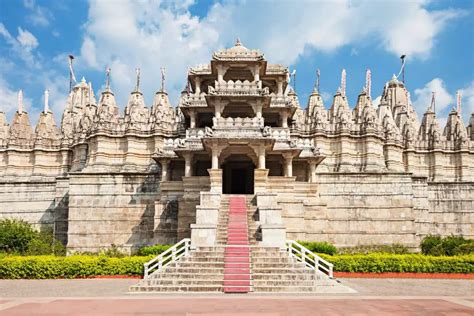 Ranakpur Jain Temple in Rajasthan - Itt is the 77 wonders of the world