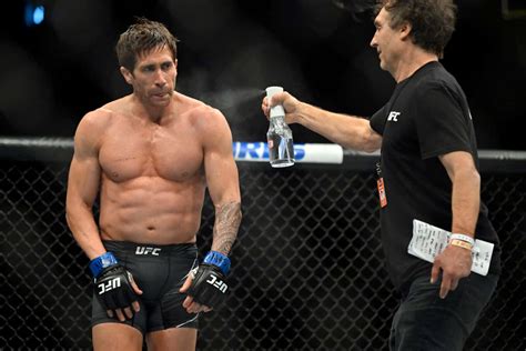 Download Actor Jake Gyllenhaal Training for His UFC Debut Wallpaper ...