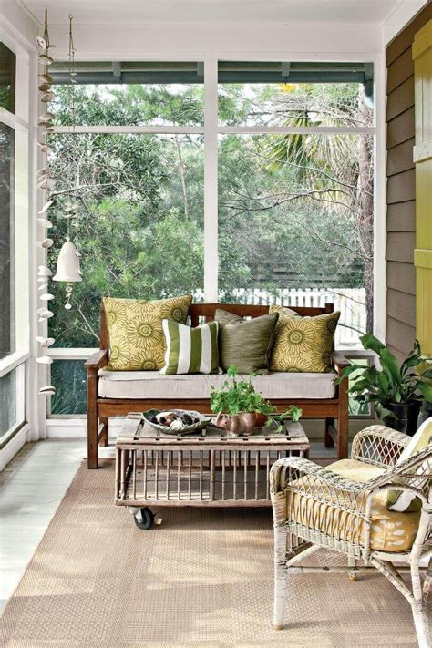 10+ Small Screened In Porch Ideas – HomeDecorish