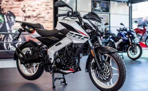 Bajaj ya vende la NS200 2022: ¿En qué cambia y cuál es su precio?