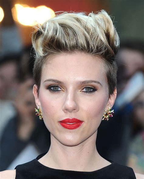 Scarlett Johansson's Hairstyles 2018 & Bob+Pixie Haircuts for Short Hair