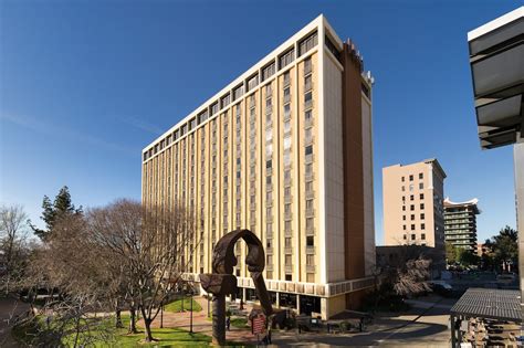 HOLIDAY INN® SACRAMENTO DOWNTOWN-ARENA, AN IHG HOTEL - Sacramento CA 300 J 95814