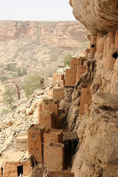 Cliff dwellings on the Bandiagara escarpment in the Sahel region, Dogon ...