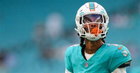 Dolphins elevate wide receiver Robbie Chosen amid Jaylen Waddle ...