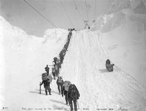 Amazing Photographs of Prospectors Carrying Supplies Ascending the Chilkoot Pass During the ...